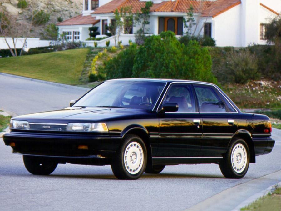  Toyota Camry Sedan LE 1986 года  (US) (фото 17 из 17)